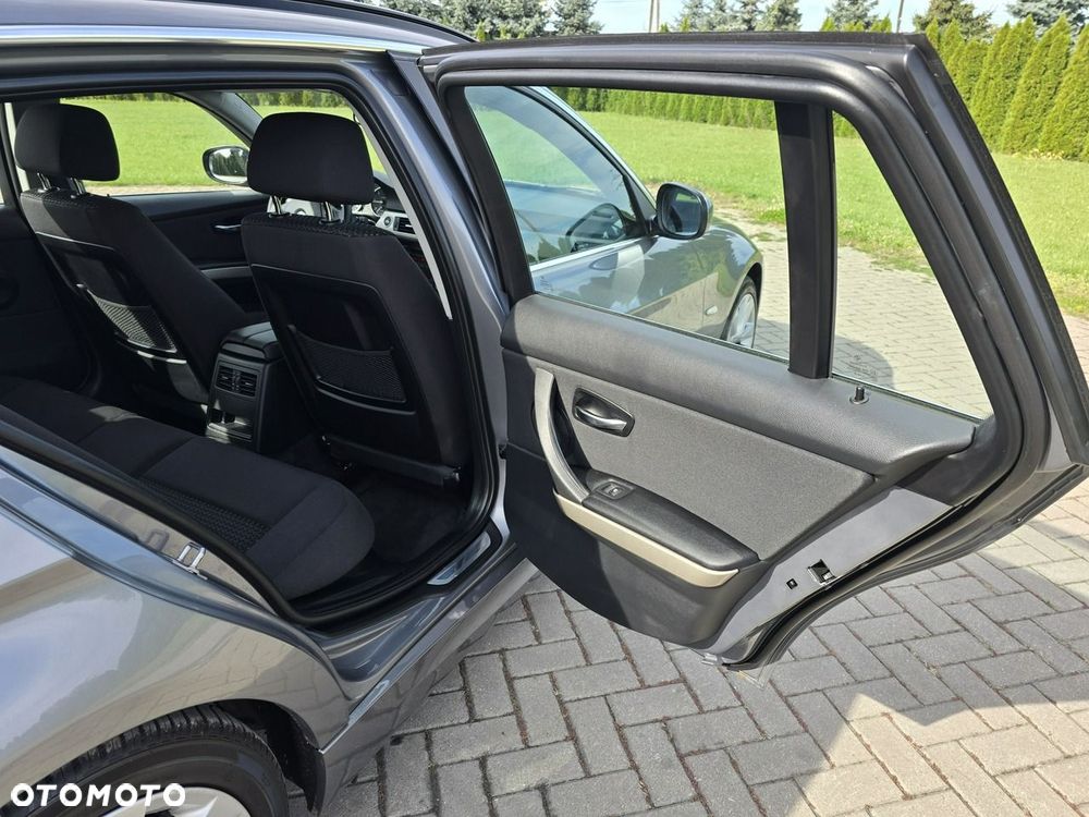BMW Seria 3 - 21