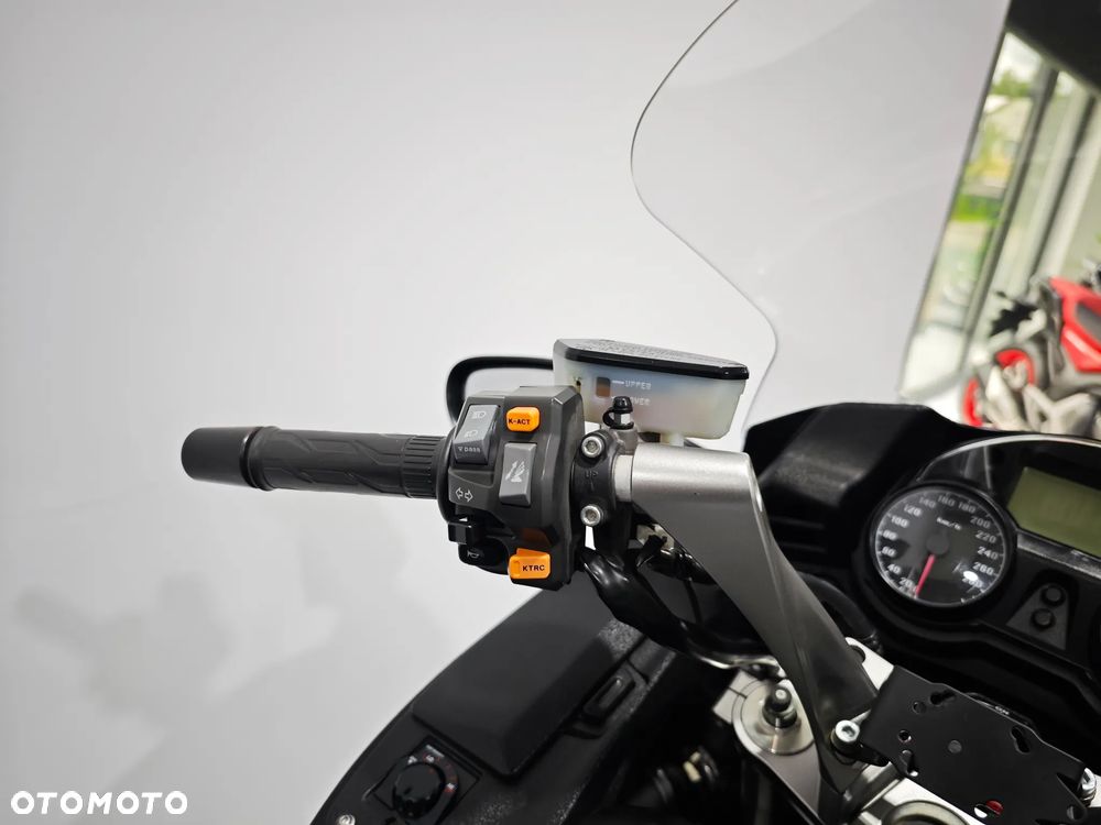 Kawasaki GTR - 10