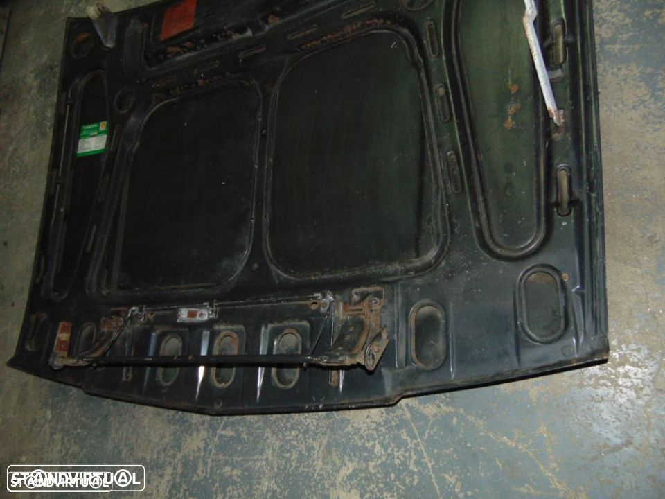 Volvo 340 capot - 3