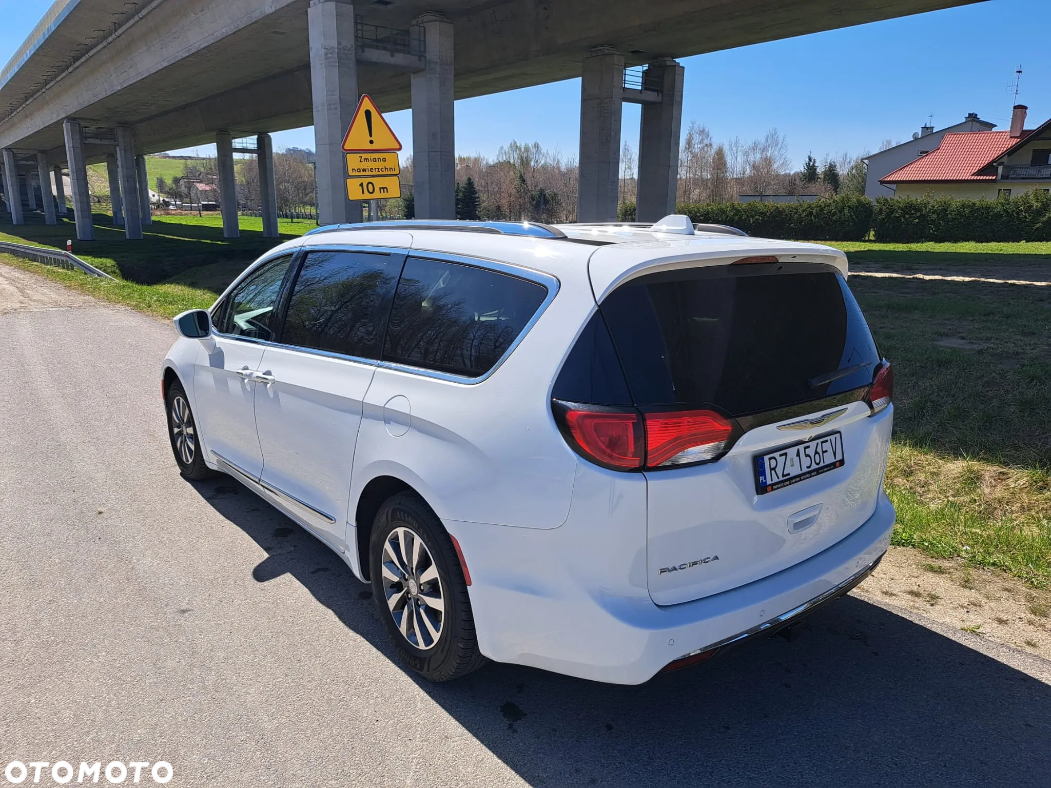 Chrysler Pacifica - 16