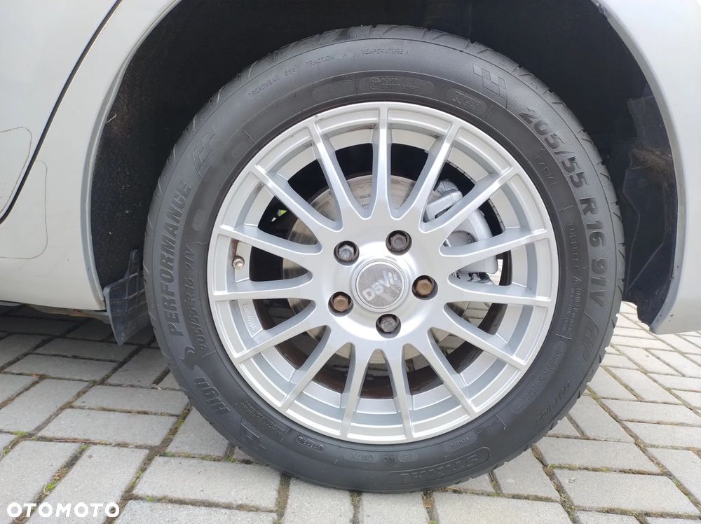 Toyota Auris 1.33 VVT-i - 17
