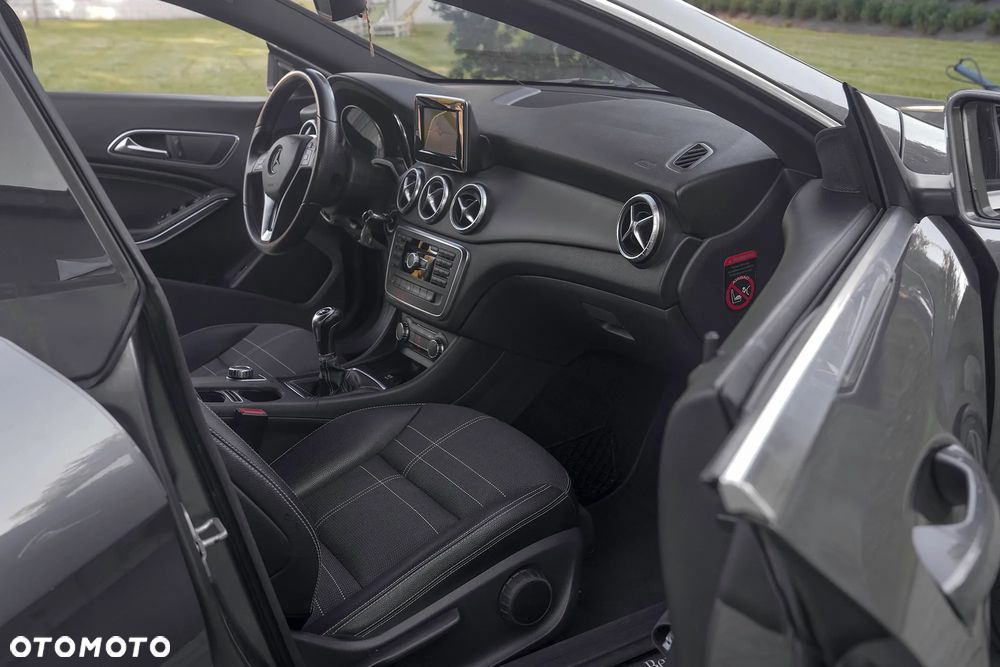 Mercedes-Benz CLA 180 AMG Line - 7