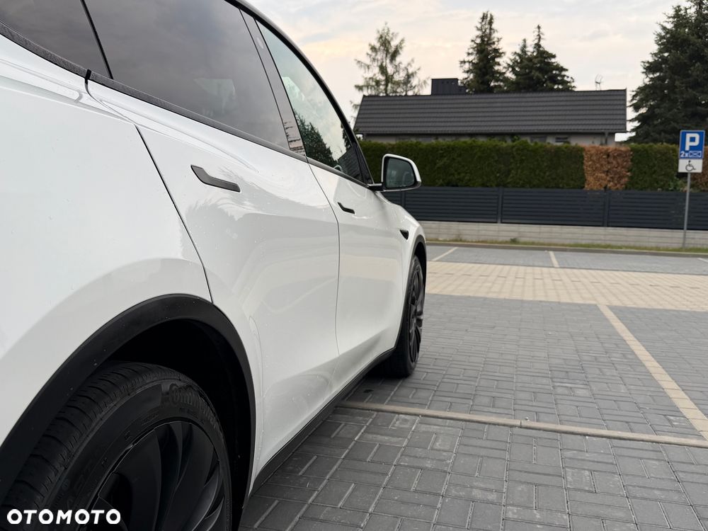 Tesla Model Y - 9
