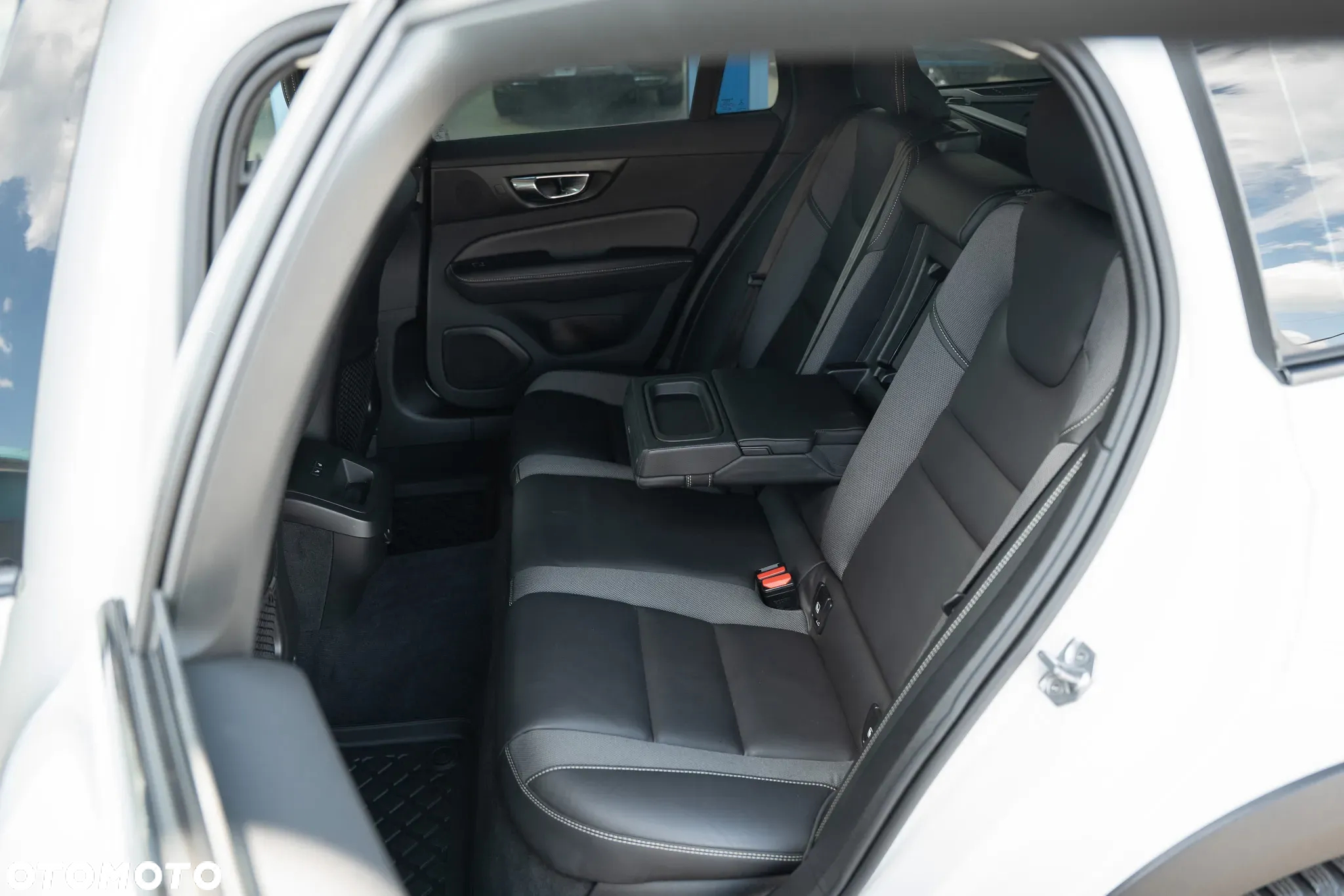 Volvo V60 Cross Country B4 D AWD Geartronic Pro - 33