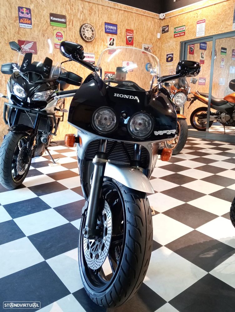 Honda VFR - 3