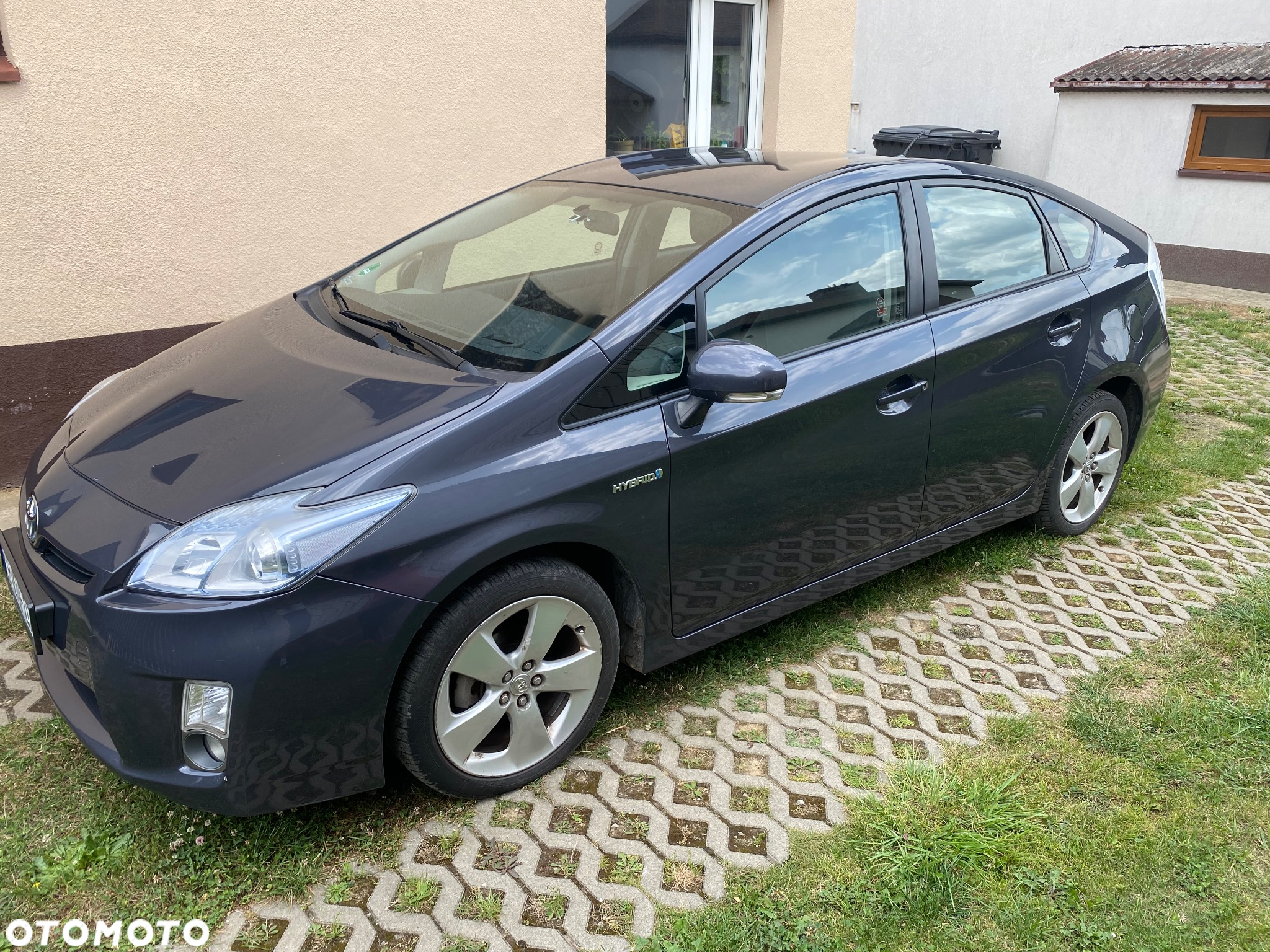 Toyota Prius (Hybrid) - 2