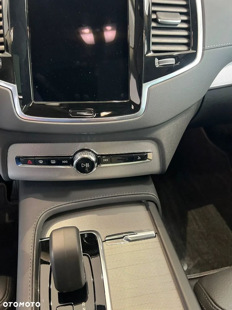 Volvo XC 90 B5 D AWD Ultimate Dark - 25