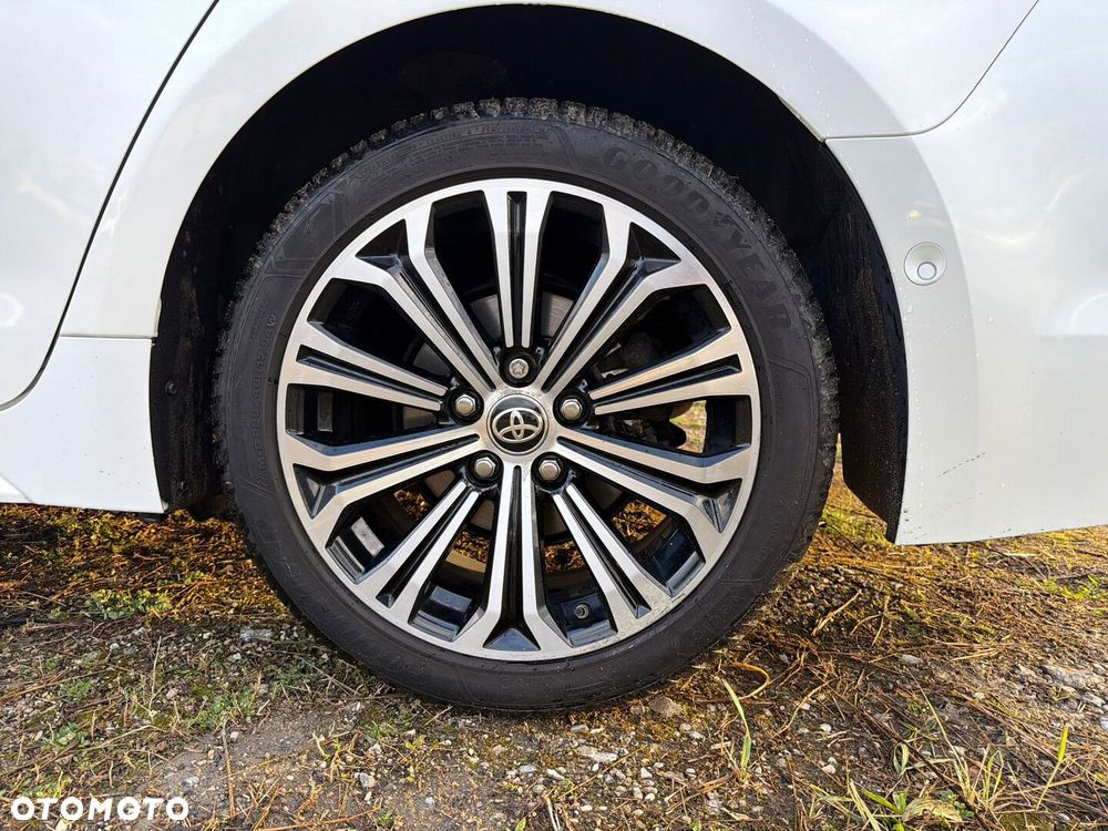 Toyota Corolla 2.0 Hybrid Executive - 19