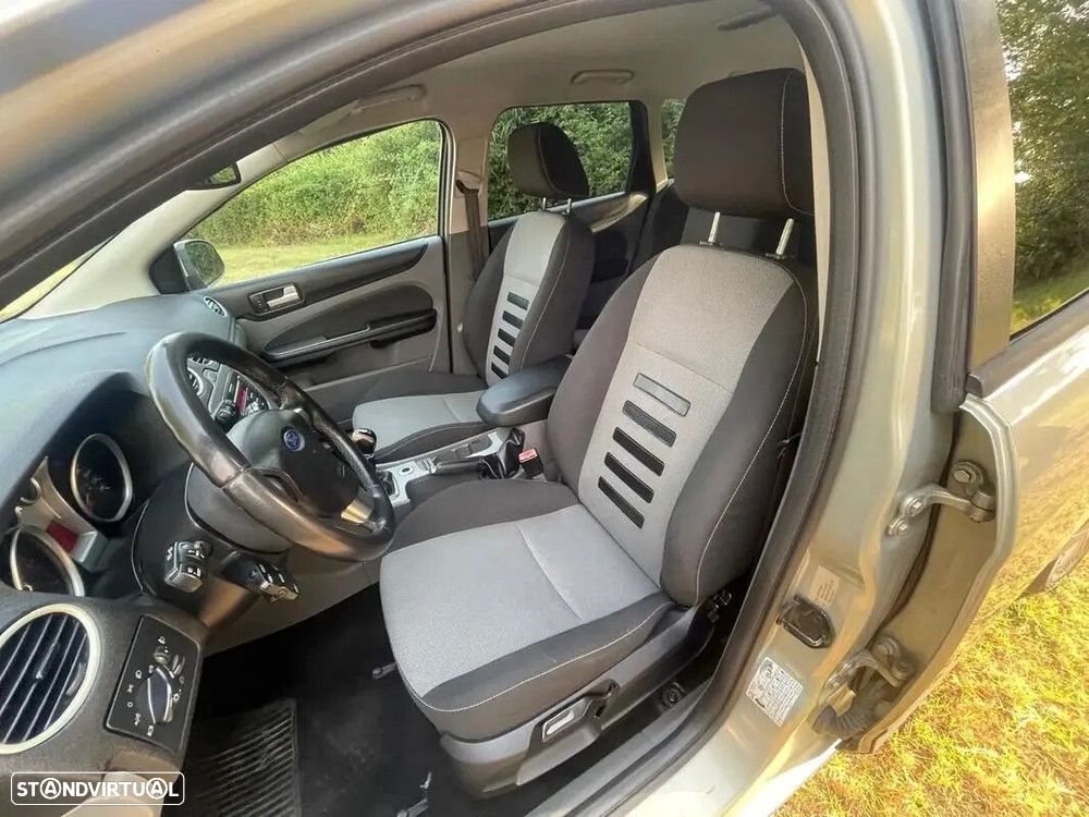 Ford Focus SW - 13
