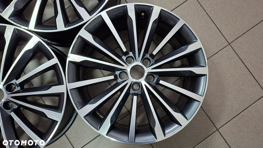 Felgi Aluminiowe 19 Skoda Superb III 5x112 ET 44 - 5