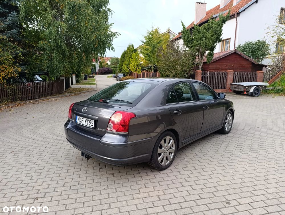 Toyota Avensis - 9