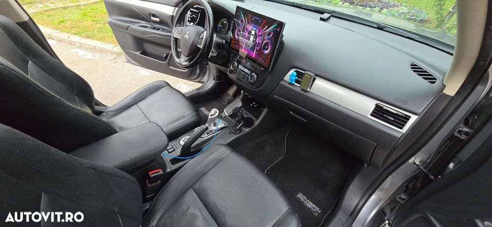 Mitsubishi Outlander - 13