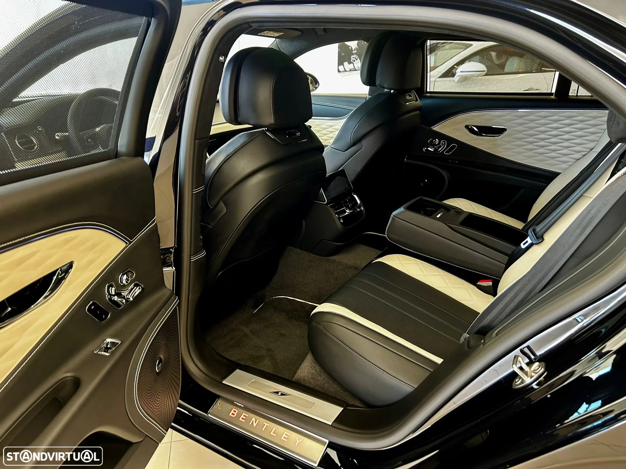 Bentley Flying Spur Hybrid S - 15
