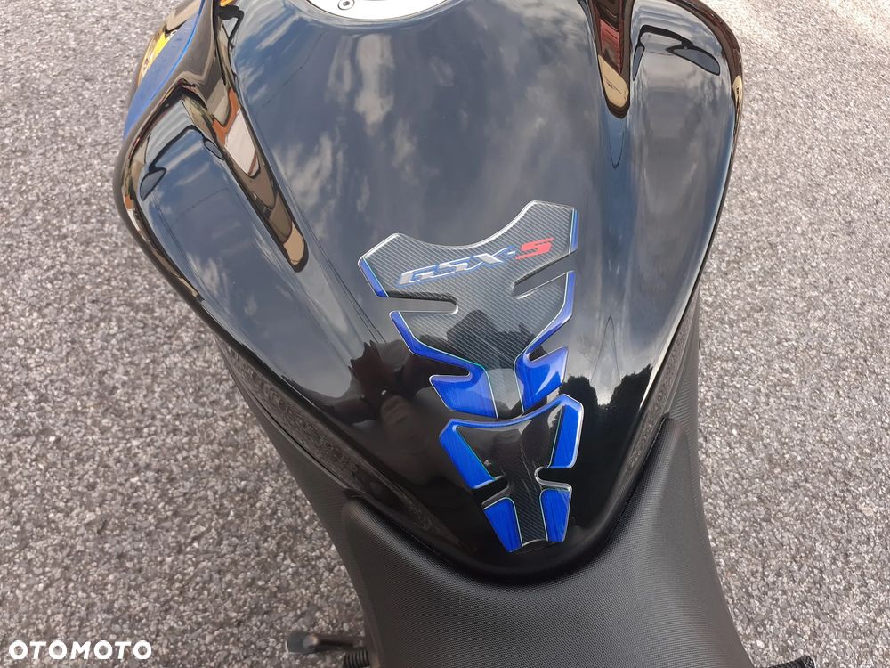 Suzuki GSX 1000 - 11