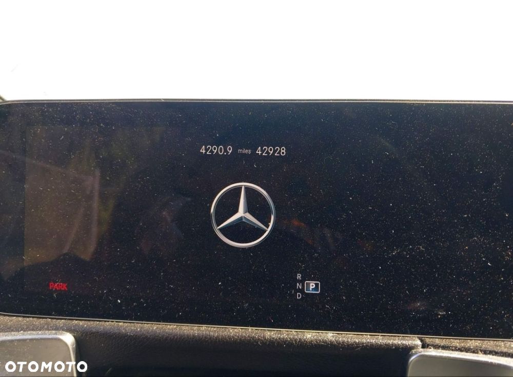 Mercedes-Benz GLB - 11