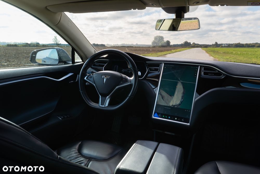 Tesla Model S - 5