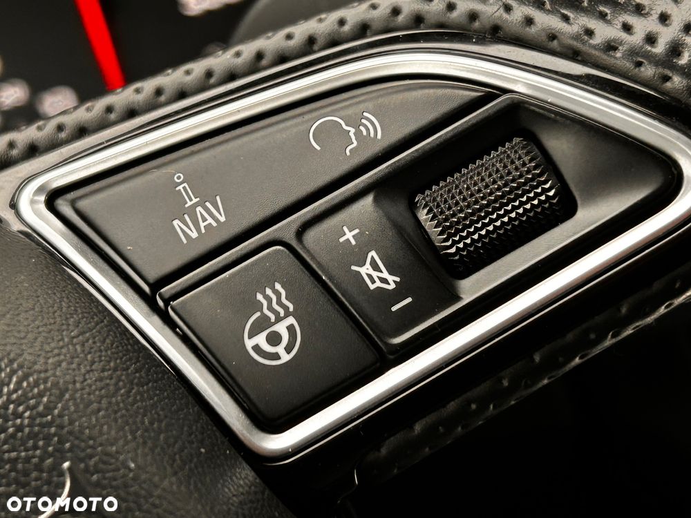 Audi A6 Avant 2.0 TDI Ultra S tronic - 32
