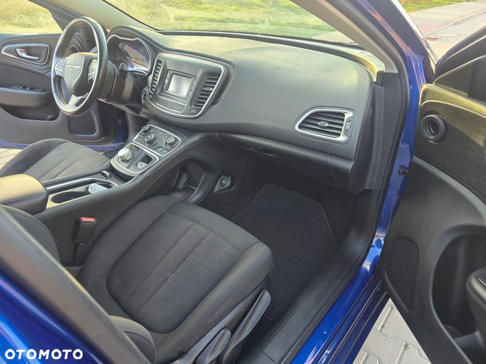 Chrysler 200 - 16