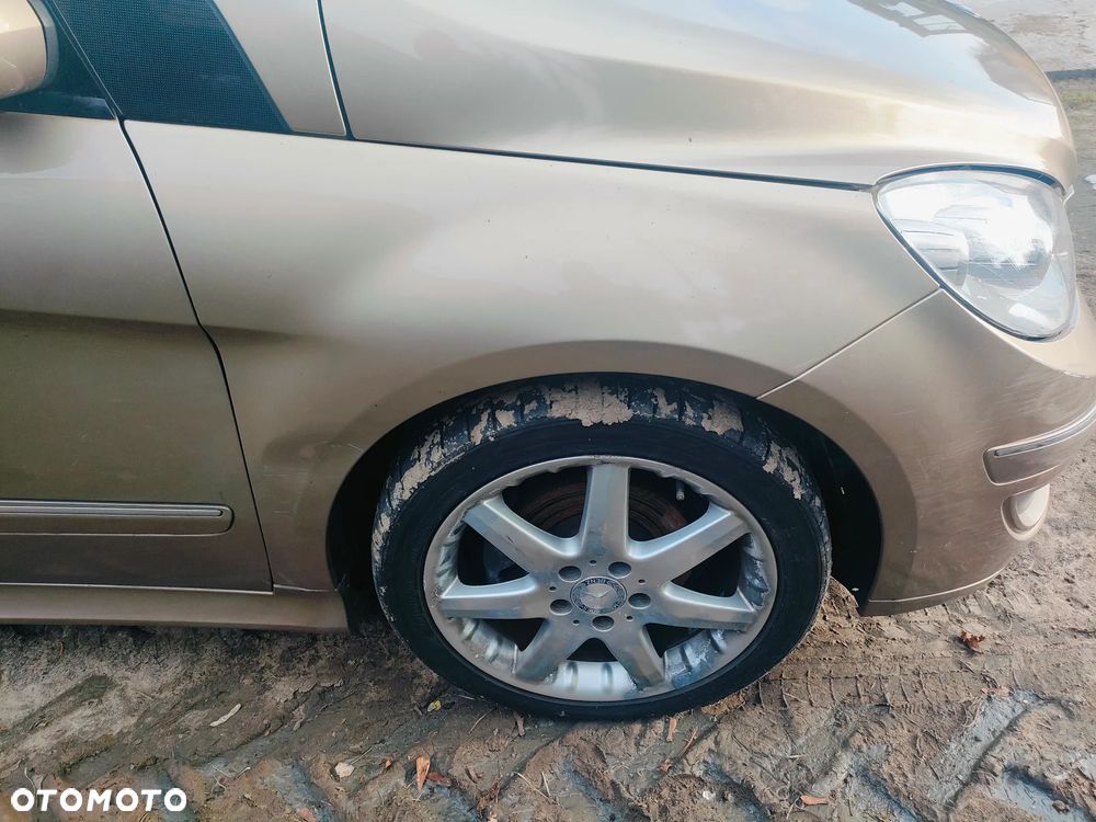 MERCEDES B-klasa W245 791 Błotnik prawy przód przedni - 2