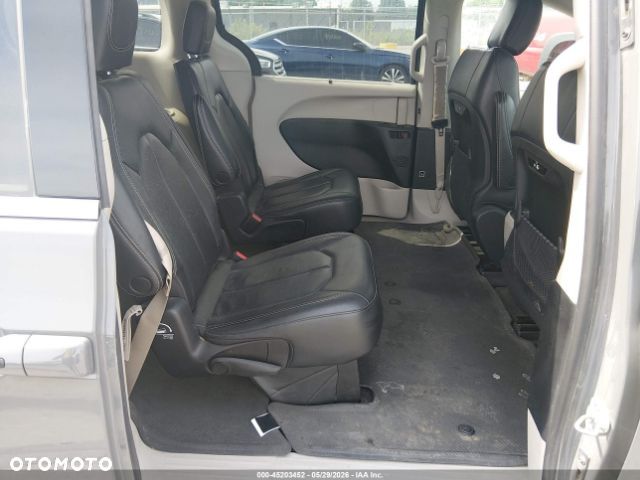 Chrysler Pacifica - 13
