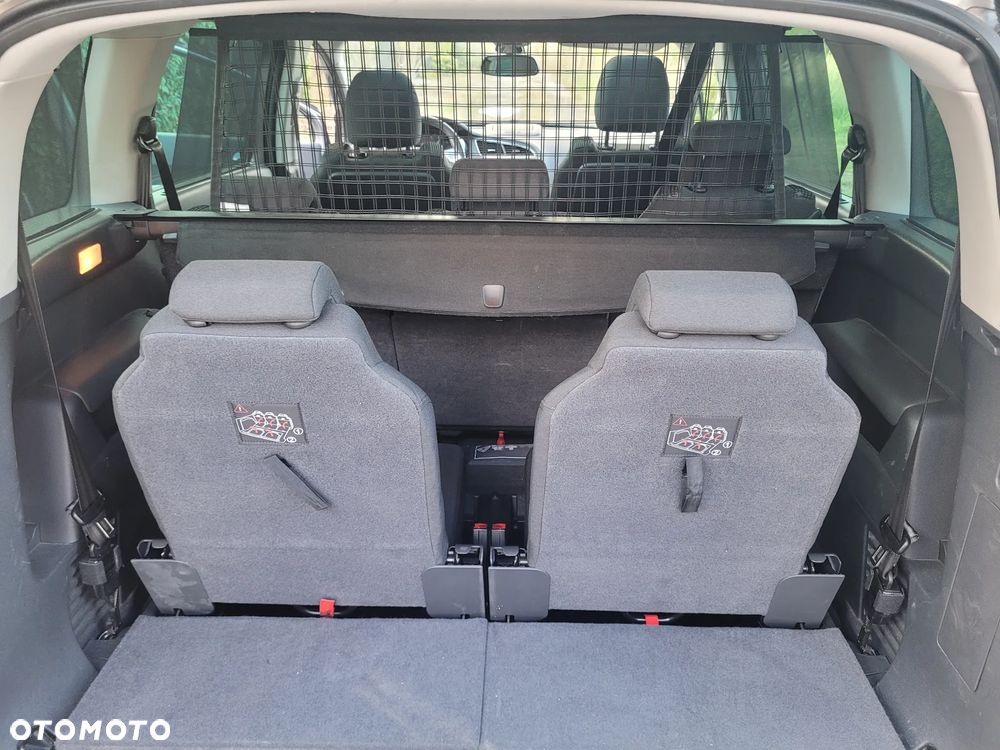 Peugeot 5008 2.0 BlueHDI Allure S&S - 23