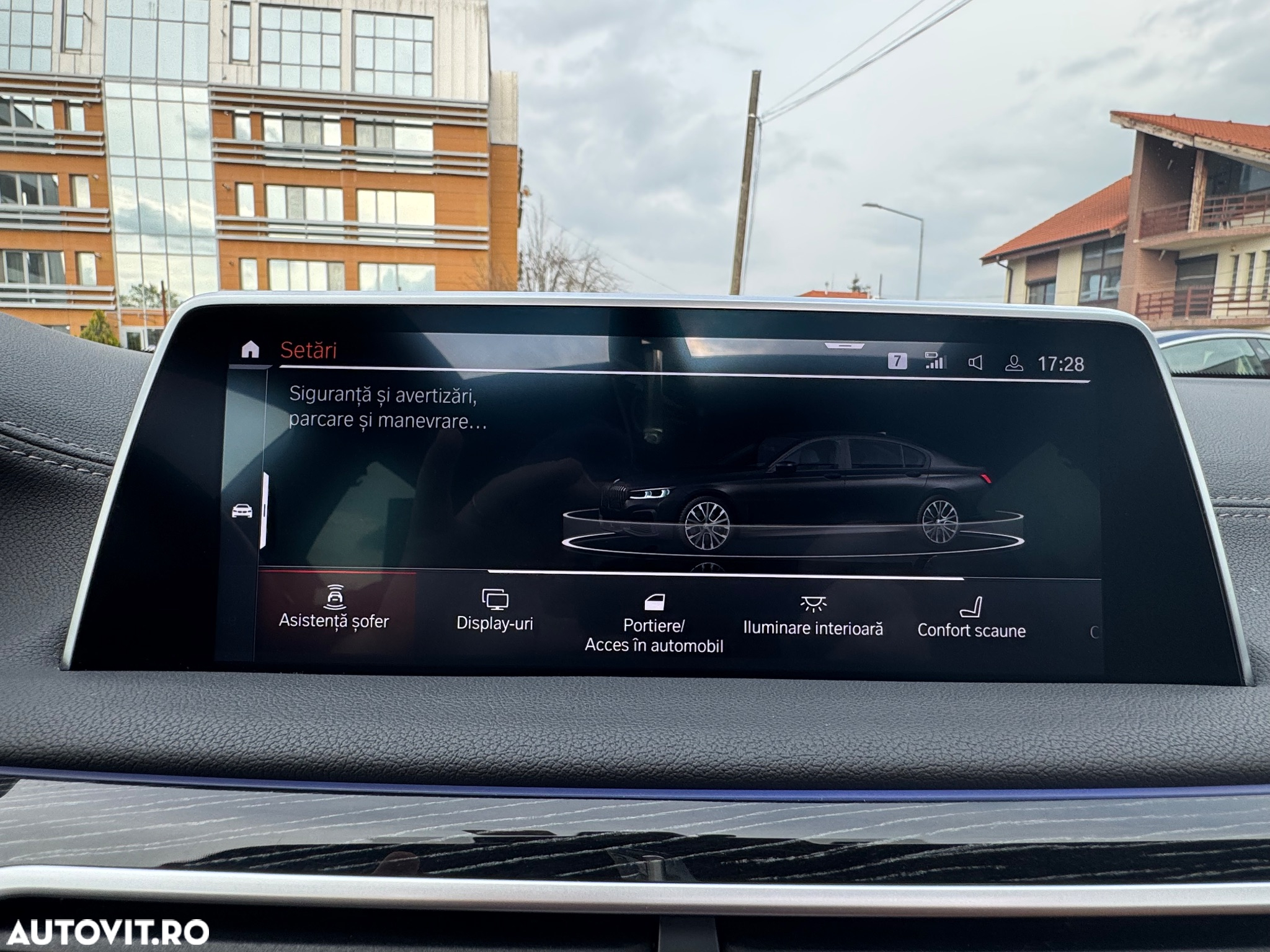 BMW Seria 7 740i - 32