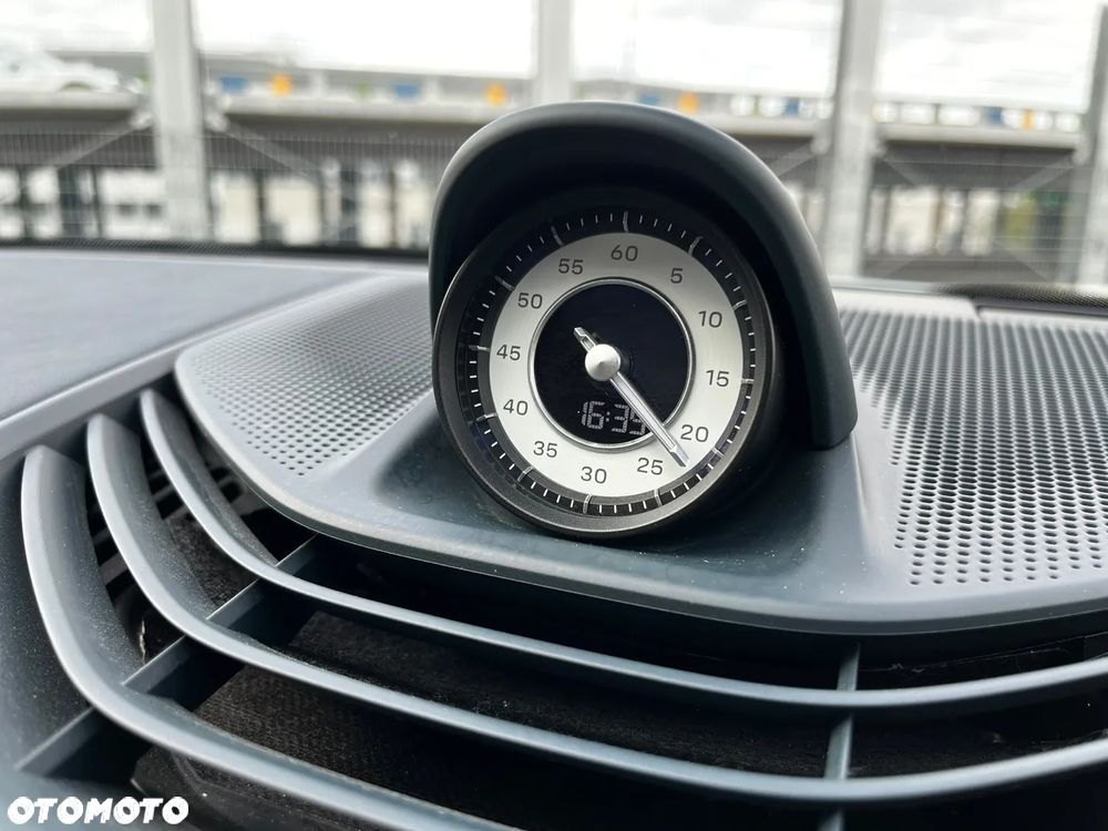 Porsche Taycan - 30