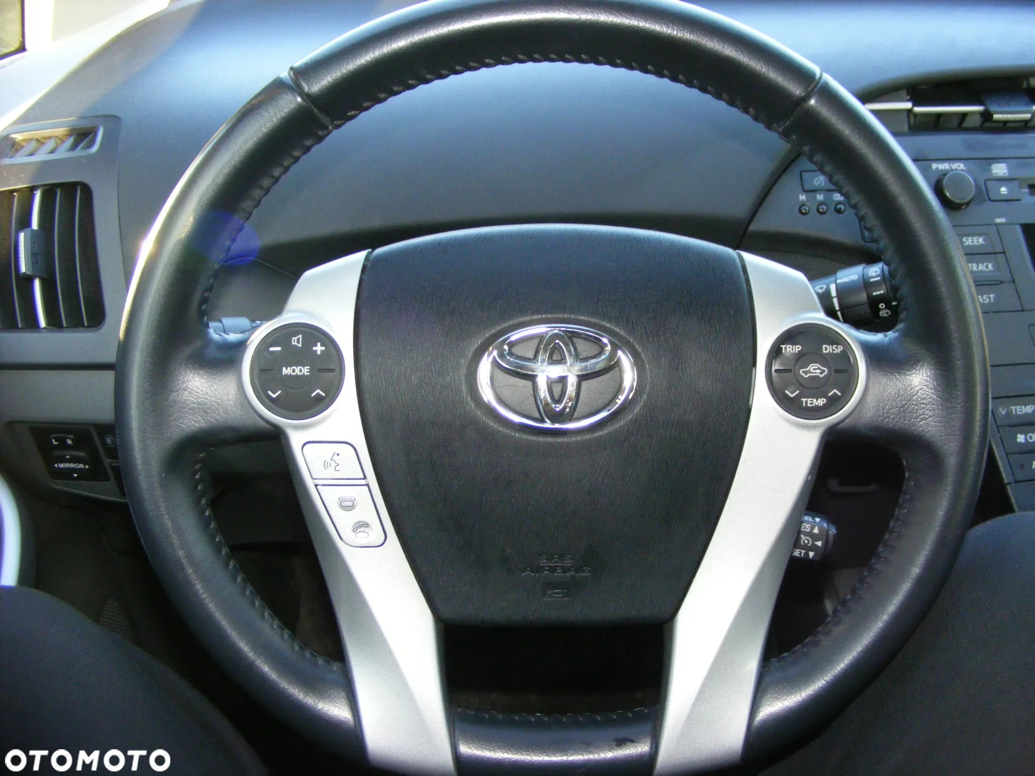 Toyota Prius (Hybrid) Executive - 18