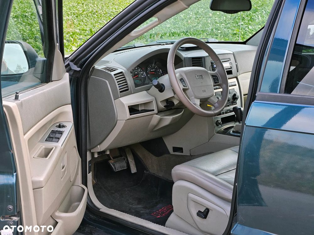 Jeep Grand Cherokee - 14