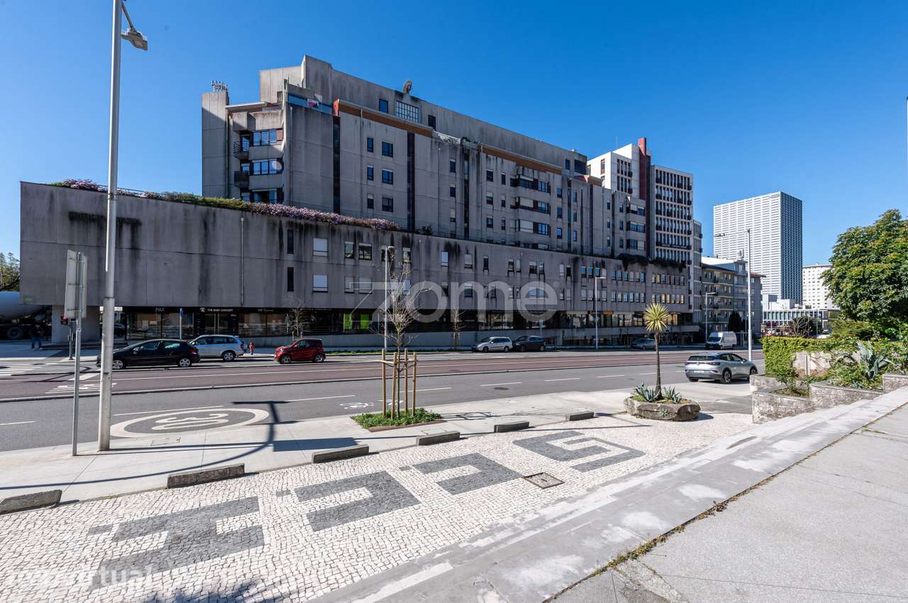 Apartamento T5 na Av. da Boavista - Grande imagem: 2/43