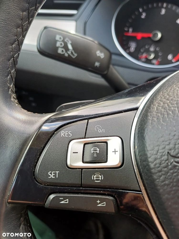 Volkswagen Passat Variant 2.0 TDI SCR DSG Comfortline - 8