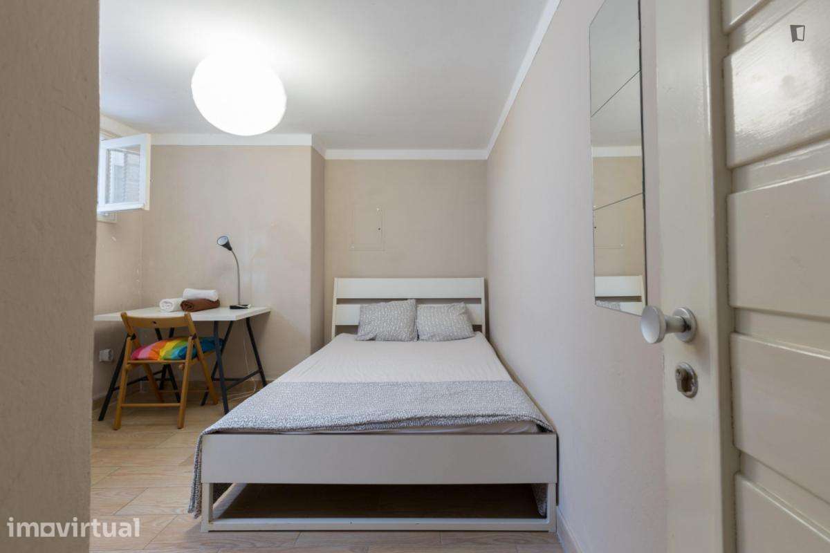 Quarto - localizado em Paranhos Porto - Grande imagem: 3/37