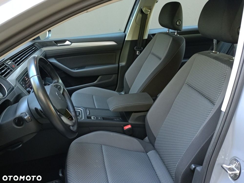 Volkswagen Passat - 10