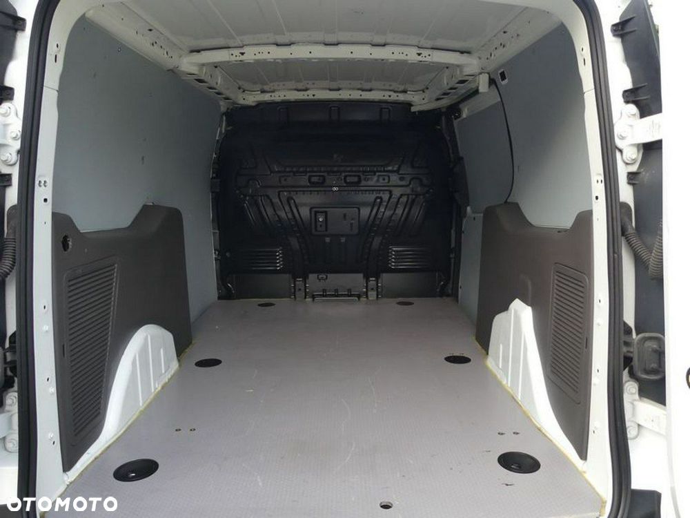 Ford Transit Connect - 13