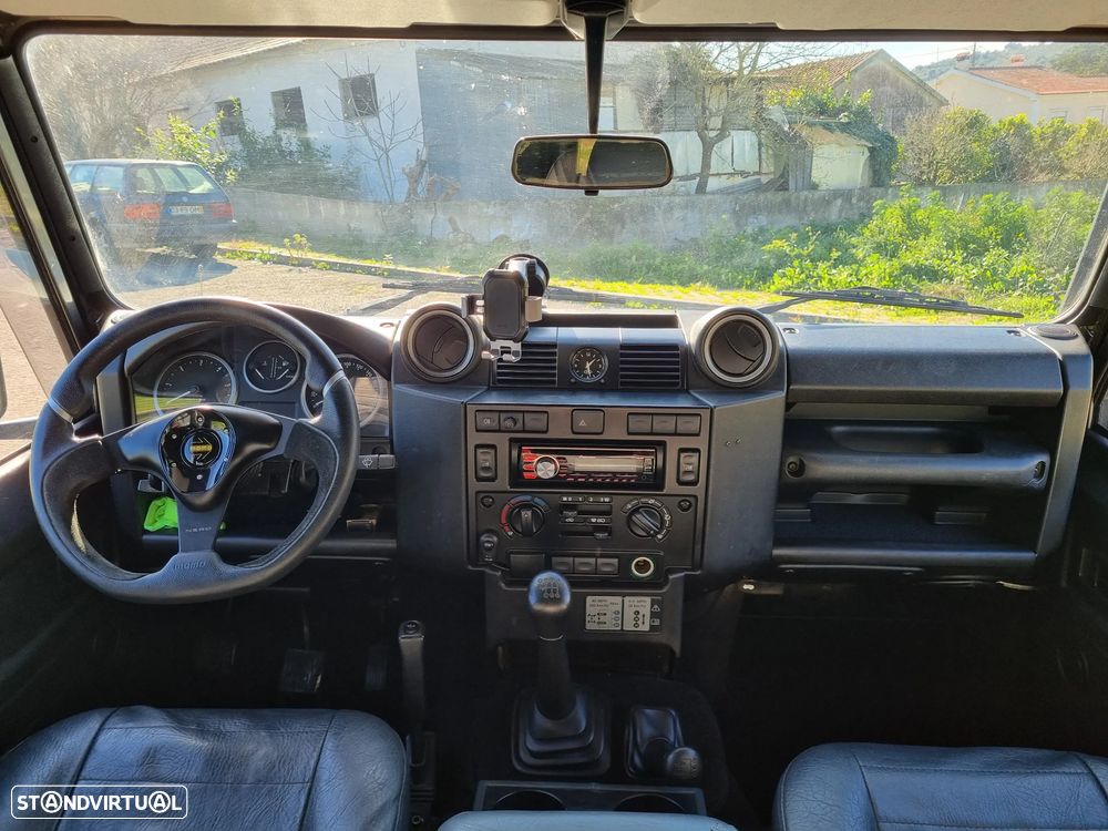 Land Rover Defender 90 SW 2.4 CRD S - 14