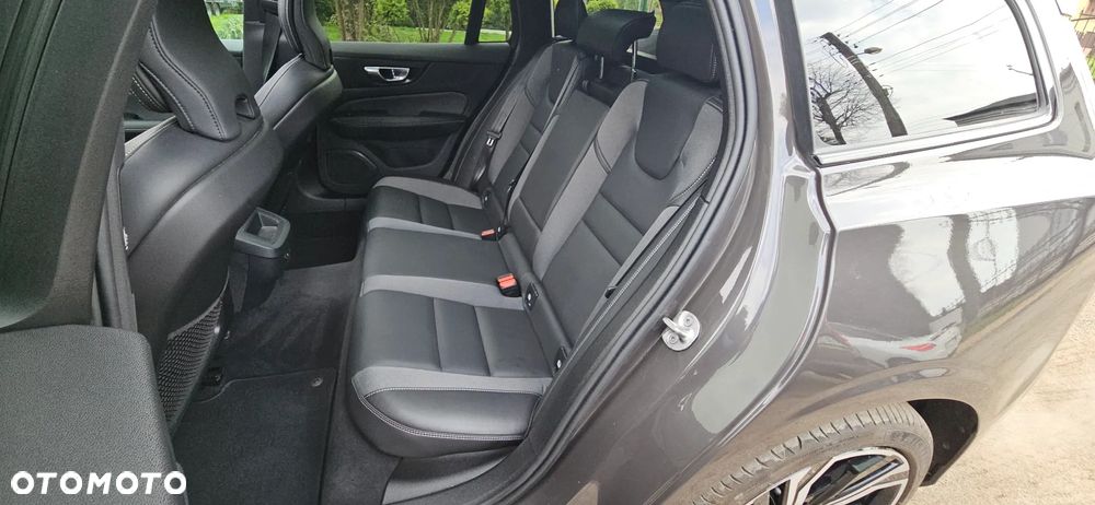 Volvo V60 B4 B DKG Plus Dark - 10
