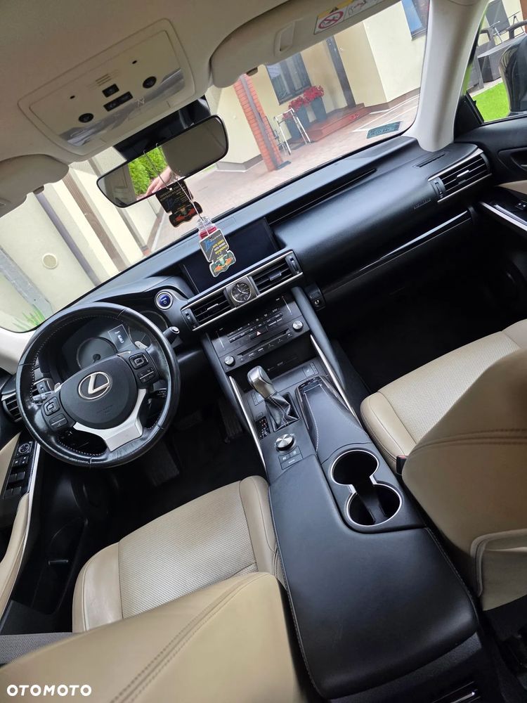 Lexus IS 300h F Sport EU6 - 11