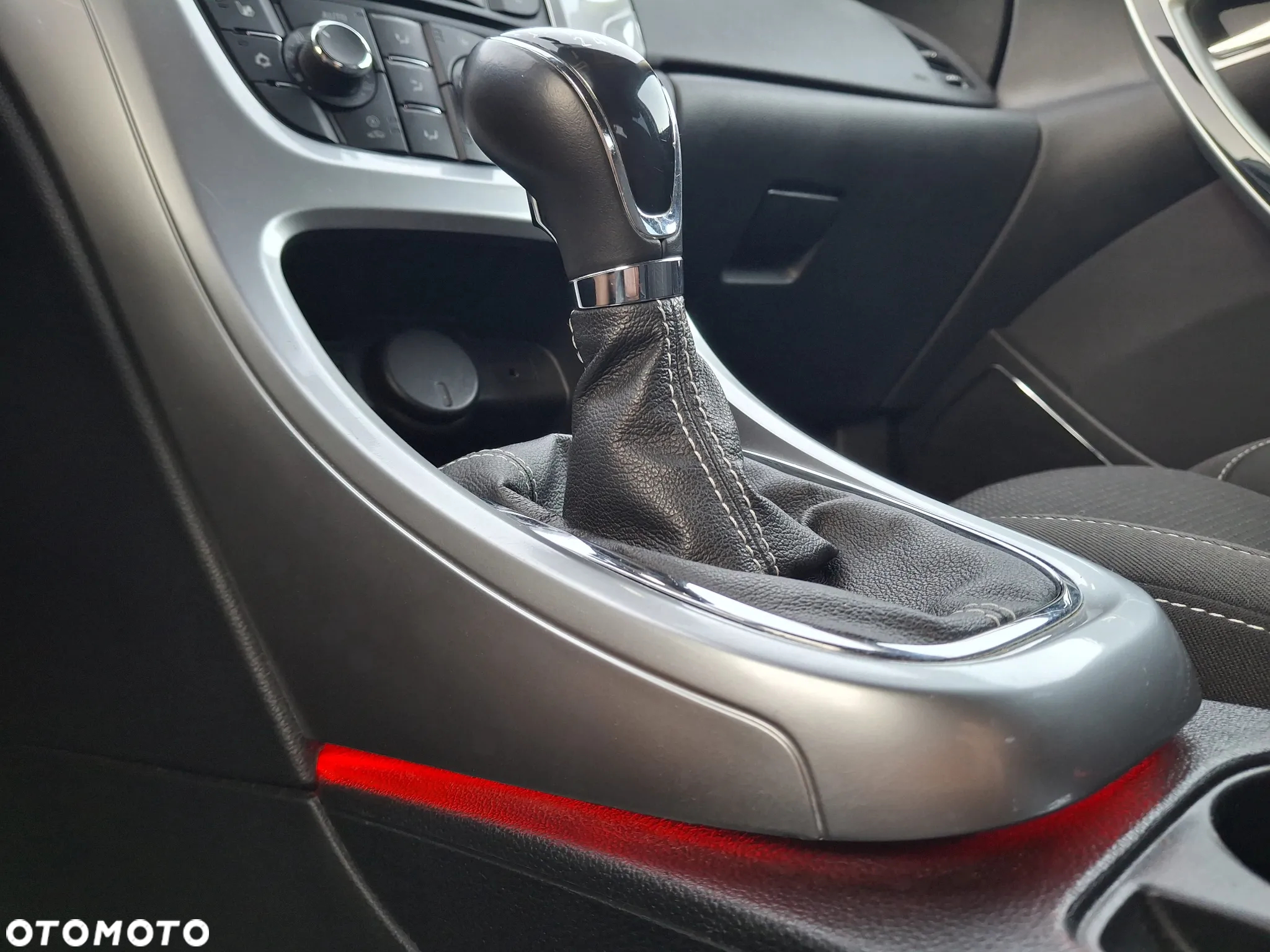 Opel Astra 1.4 Turbo Cosmo - 24
