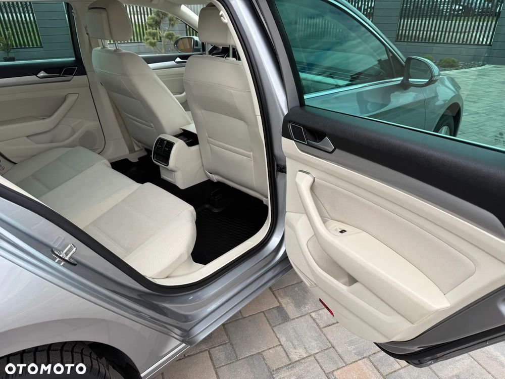 Volkswagen Passat 2.0 TDI (BlueMotion Technology) DSG Highline - 31