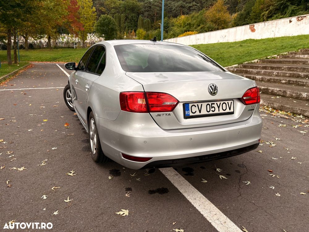 Volkswagen Jetta 1.6 TDI Blue Motion Technology Comfortline - 19