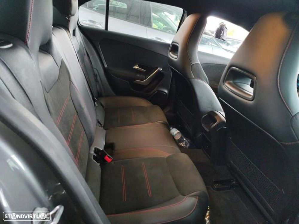 Mercedes-Benz A 250 e AMG Line - 8