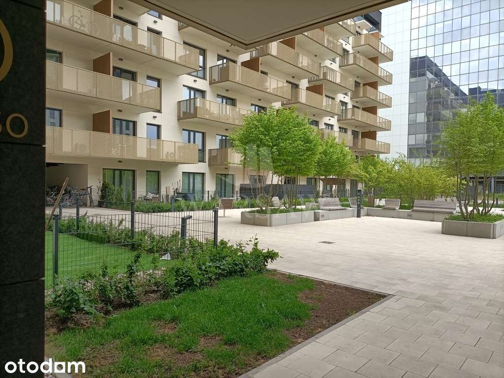 Redutowa: zupełnie nowe studio z balkonem