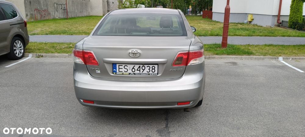 Toyota Avensis - 4