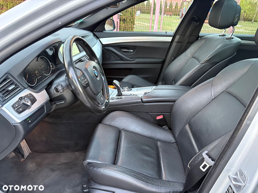 BMW Seria 5 525d Sport-Aut Modern Line - 22