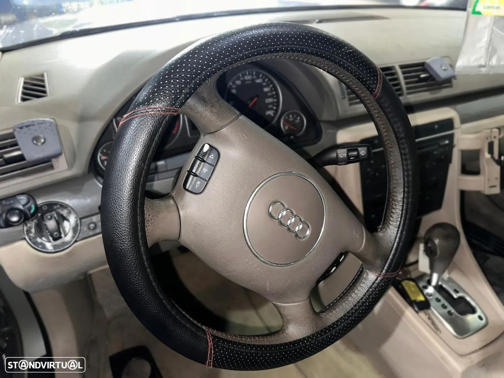 Audi A4 2.5 TDI Caixa Aut. de 2003 para peças - 10