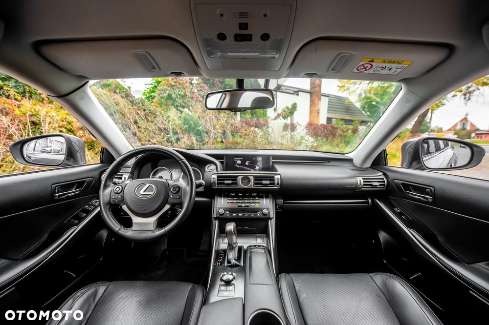 Lexus IS 300h Business Edition - 6
