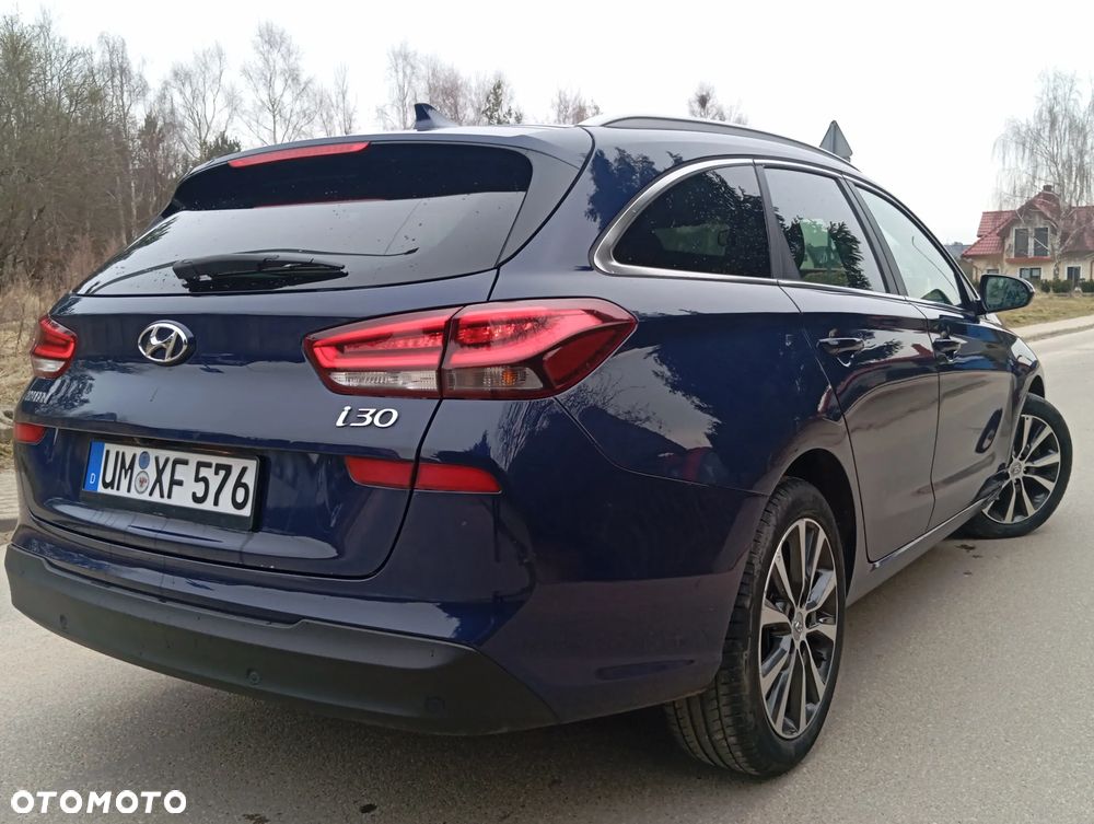 Hyundai i30 blue 1.6 CRDi Premium - 4