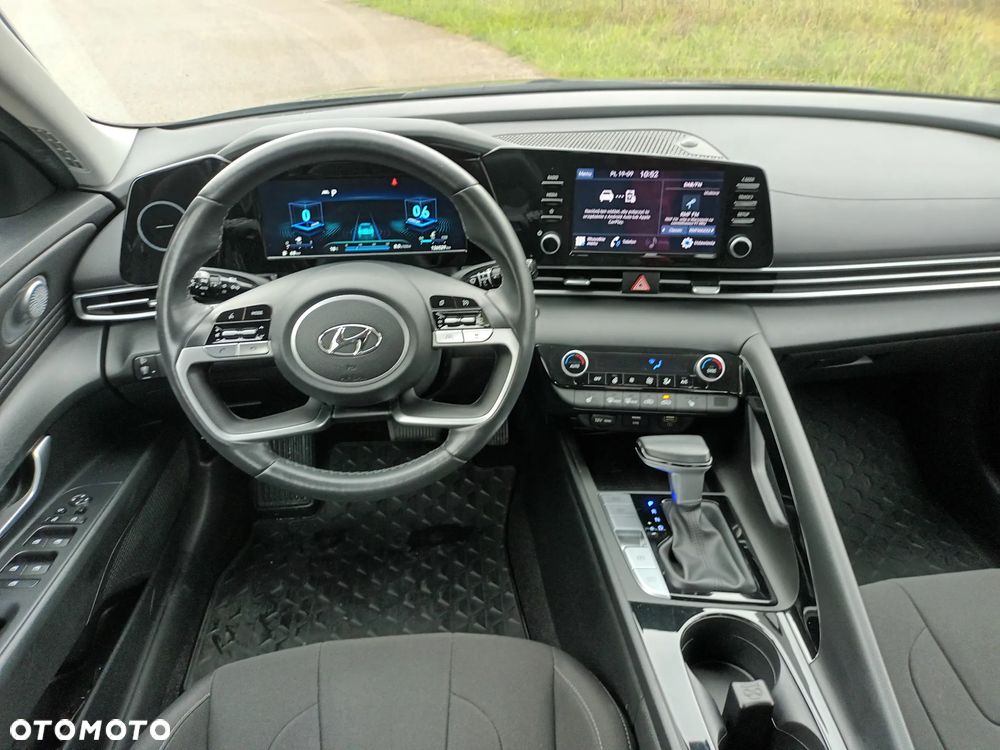 Hyundai Elantra 1.6 Smart CVT - 21