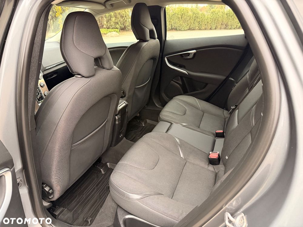 Volvo V40 D2 Summum - 34