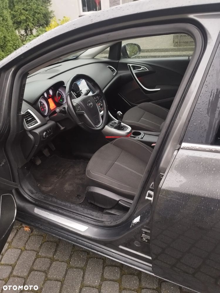Opel Astra 2010 photo 5